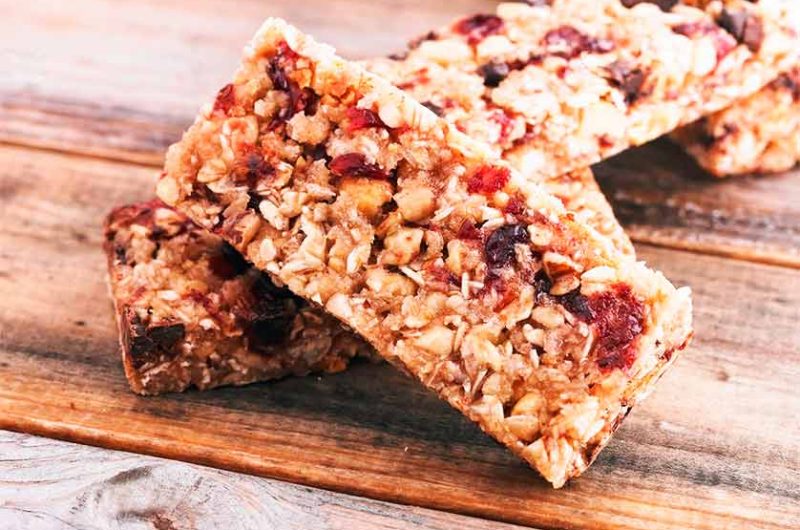 Barritas de Avena y Banana ¡Con un Toque de Coco y Frutos Rojos!"